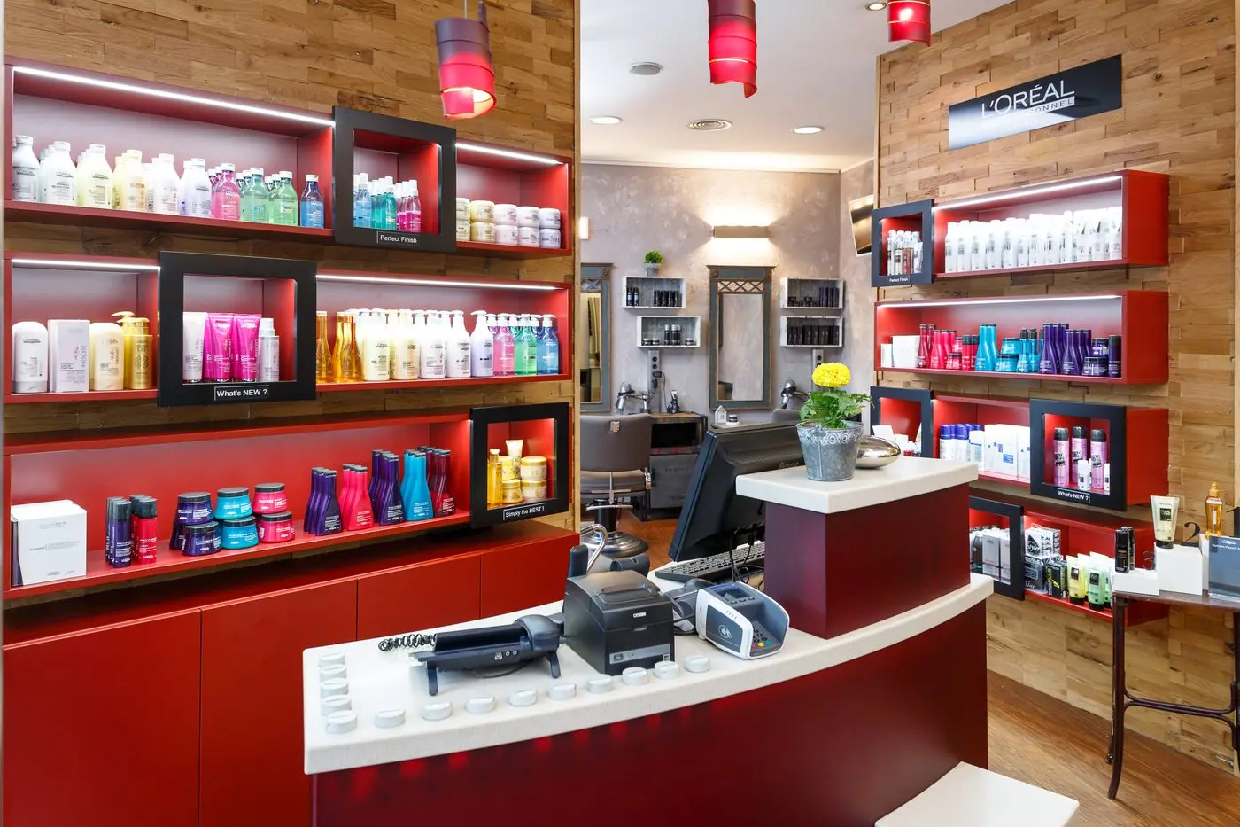 Eingangs- und Damenbereich im Salon
